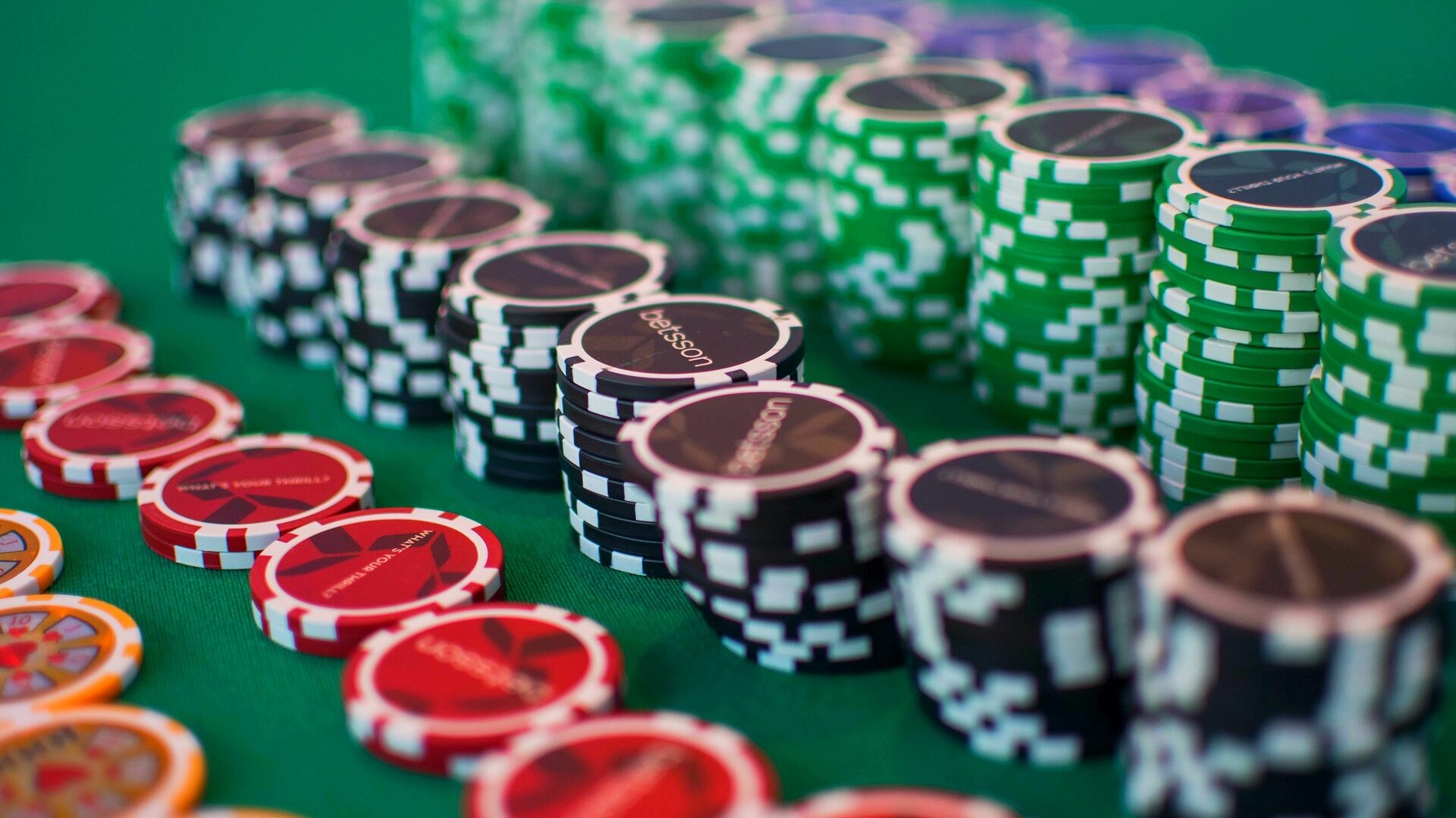 how to win online baccarat