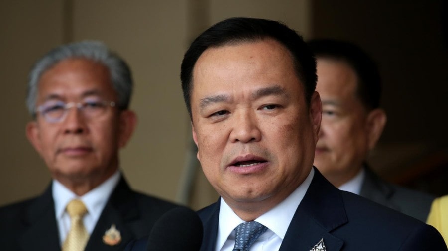 캄보디아와의 국경 분쟁이 촉발한 패통탄 총리의 정치적 위기