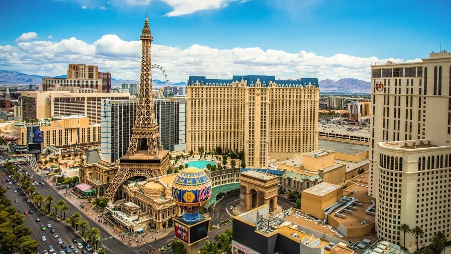 불 꺼진 라스베이거스, 관광객 감소로 붕괴 위기 놓여