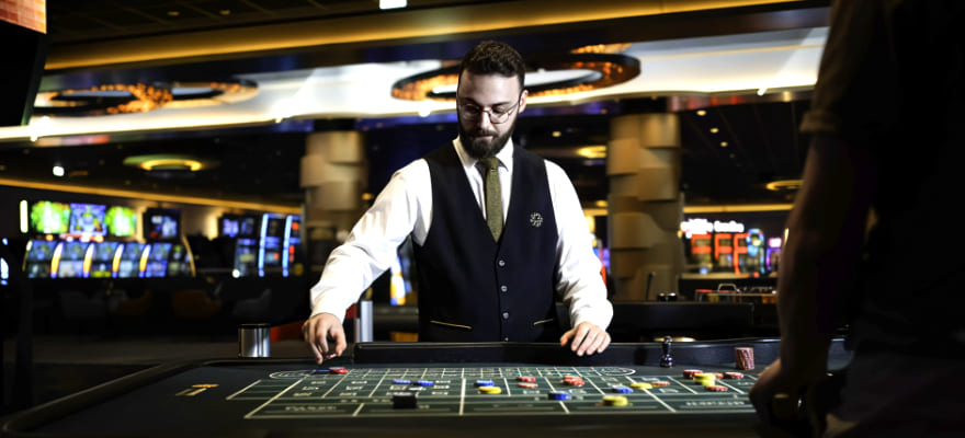 크루피어(Croupier)란?: 카지노 테이블 위의 지휘자이자 게임의 심판자