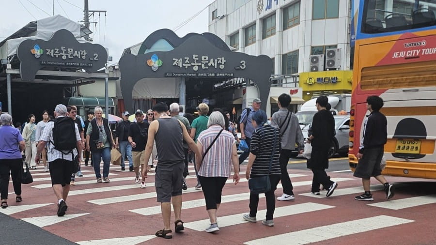 사상 최대 실적에도 불구하고 주가는 신저점