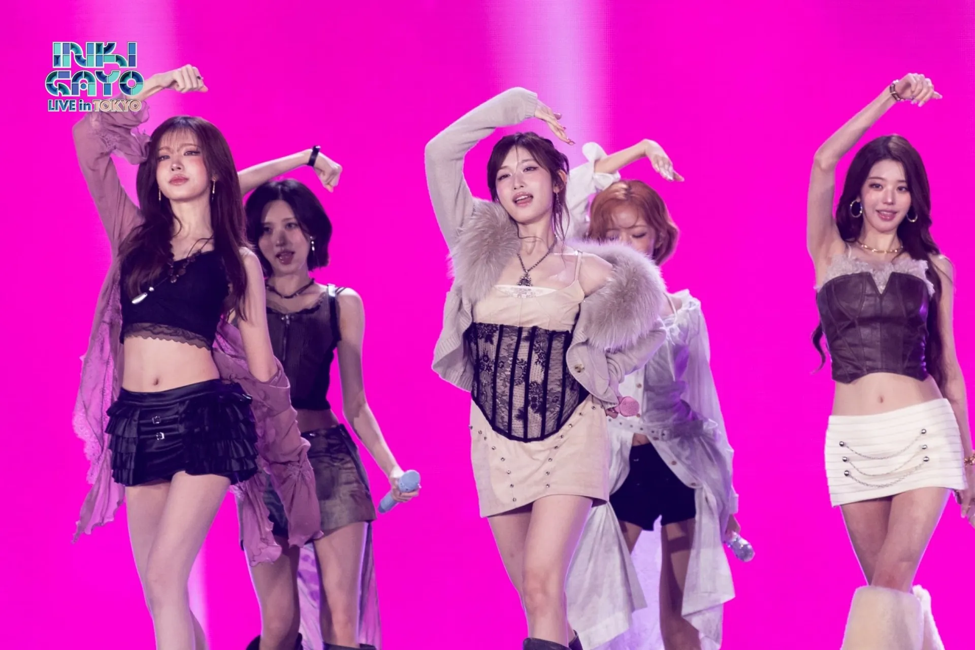 아이브 무대 끝나고 단체샷 하트 브이 파티
