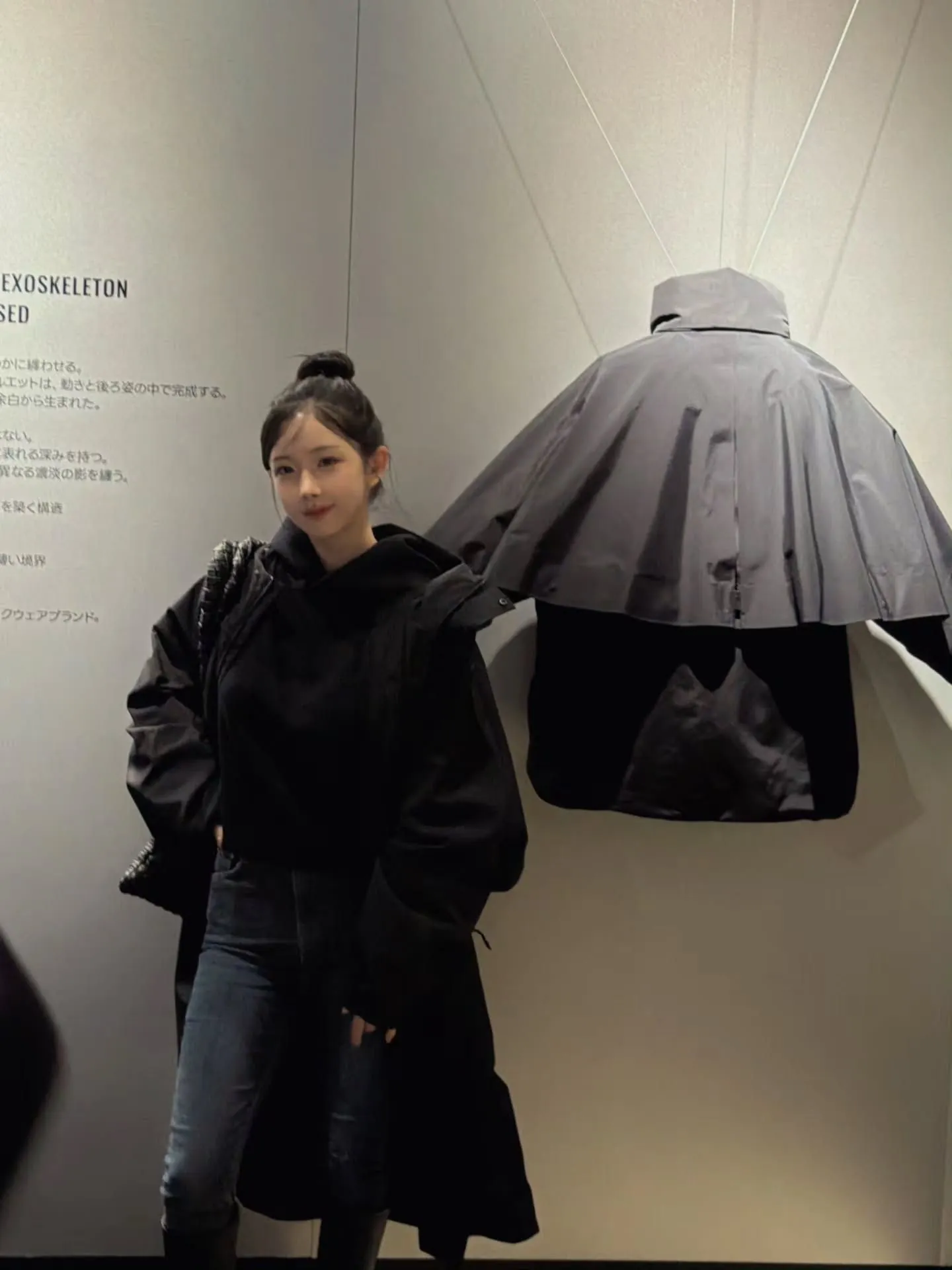 레인보우 조현영 SNS 전시장 나들이