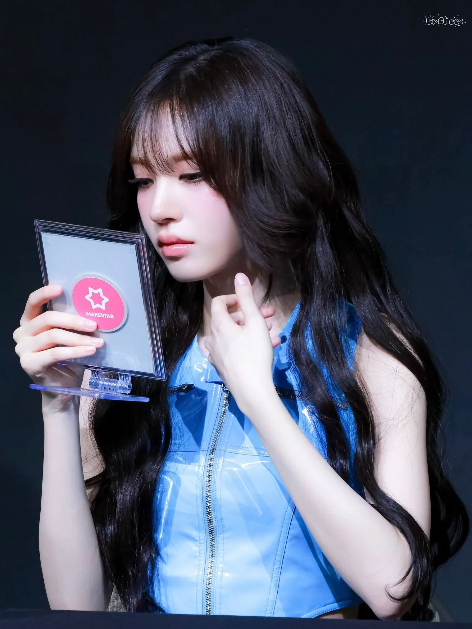 IVE 리즈 고양이 귀 머리띠 하고 팬싸 왔네