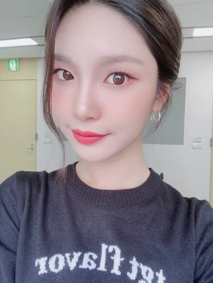앨리스 벨라 연습실 복도 셀카