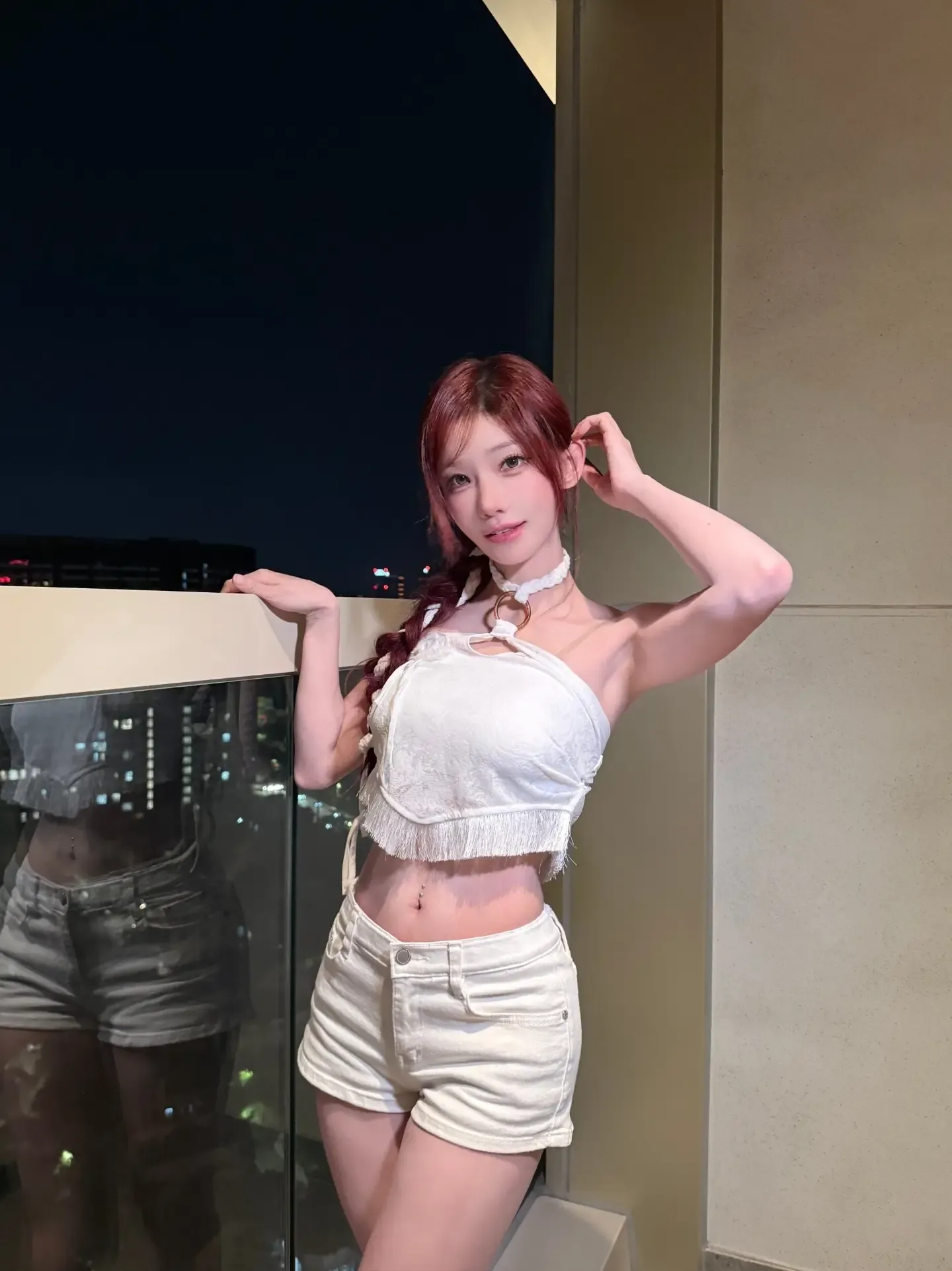 QWER 마젠타 야경 보이는 테라스에서
