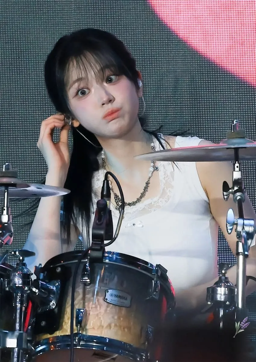 QWER 쵸단 드럼 앞 무대 직캠 컷