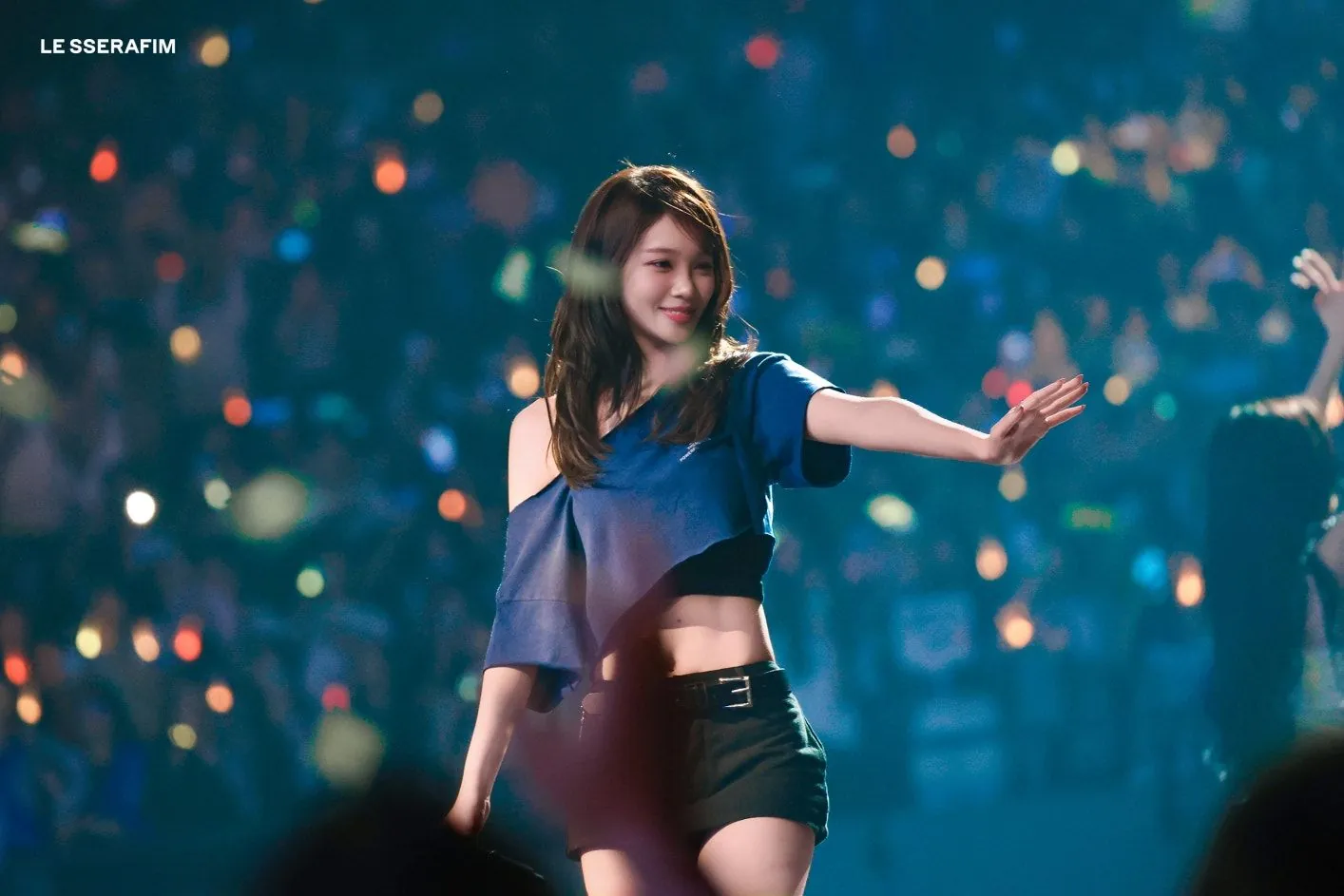 르세라핌 김채원 무대 위 한 컷