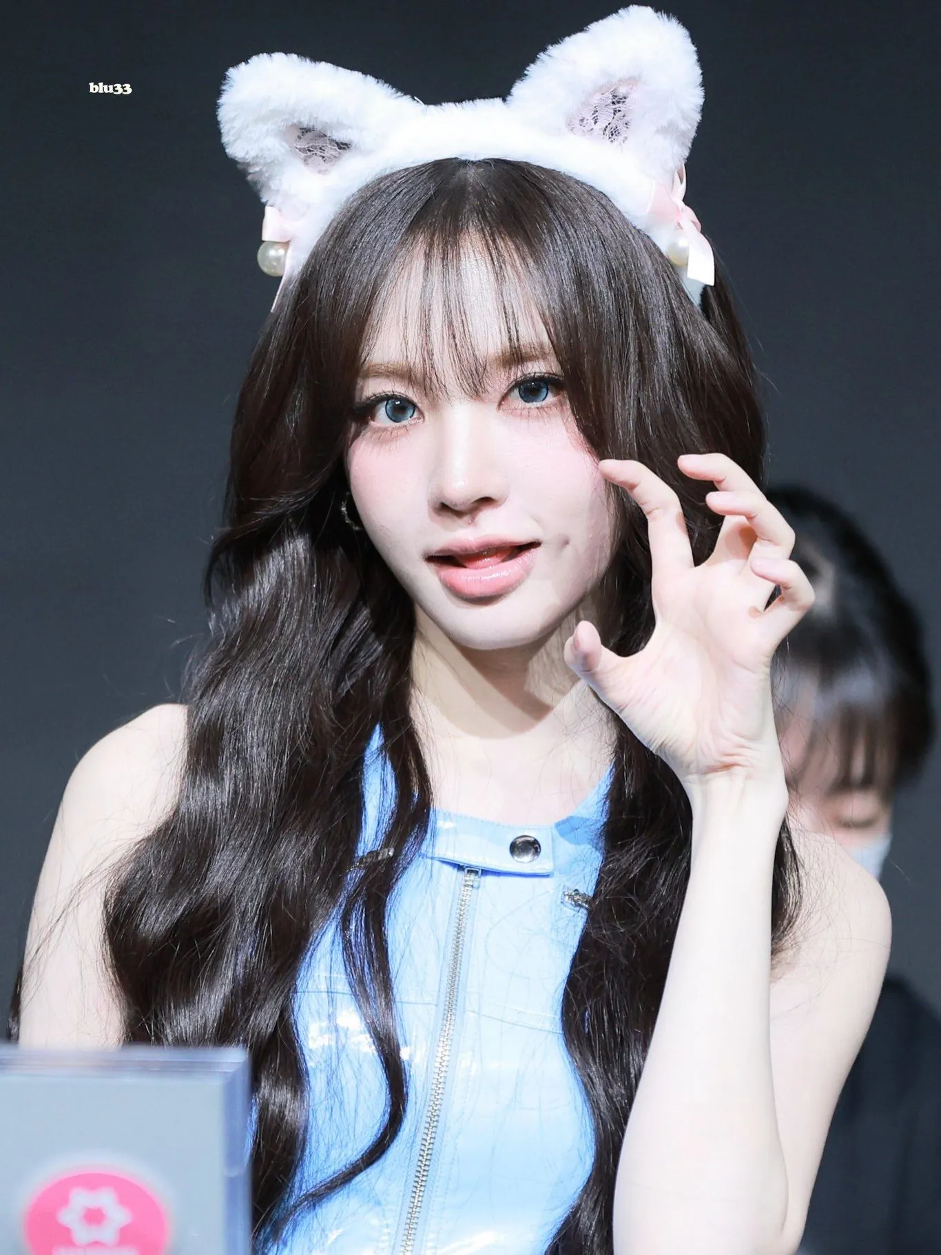 IVE 리즈 고양이 귀 머리띠 하고 팬싸 왔네