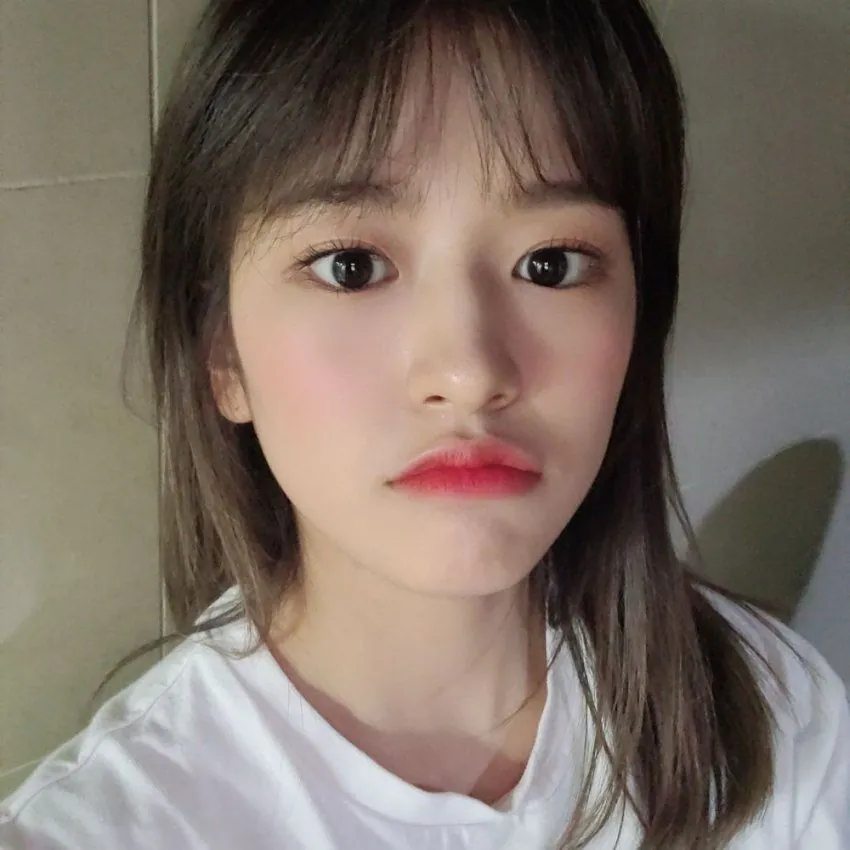 아이즈원 안유진 집에서 찍은 셀카