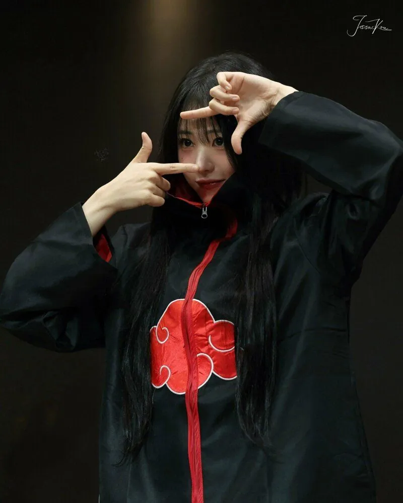 QWER 히나 야외무대 키보드 치다 닌자 코스프레까지