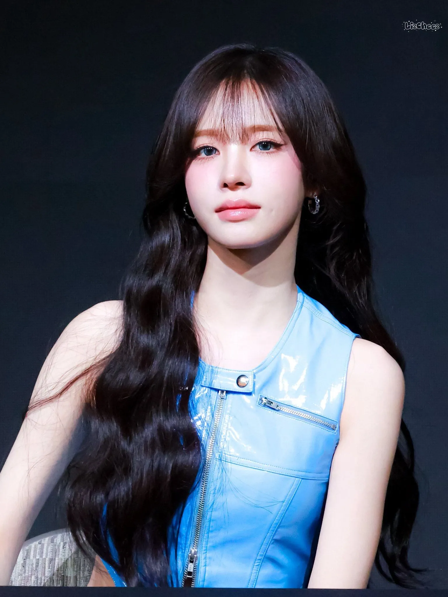 IVE 리즈 고양이 귀 머리띠 하고 팬싸 왔네