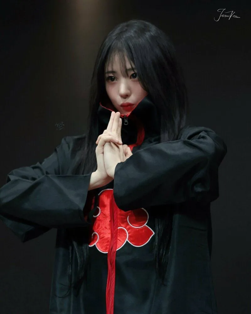 QWER 히나 야외무대 키보드 치다 닌자 코스프레까지