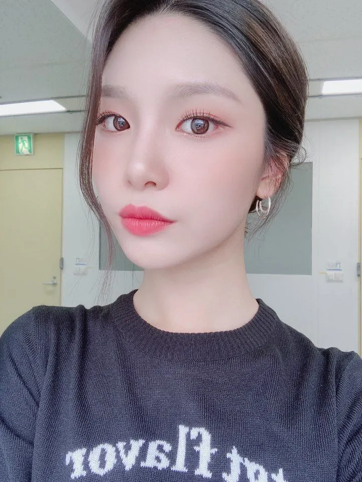 앨리스 벨라 연습실 복도 셀카