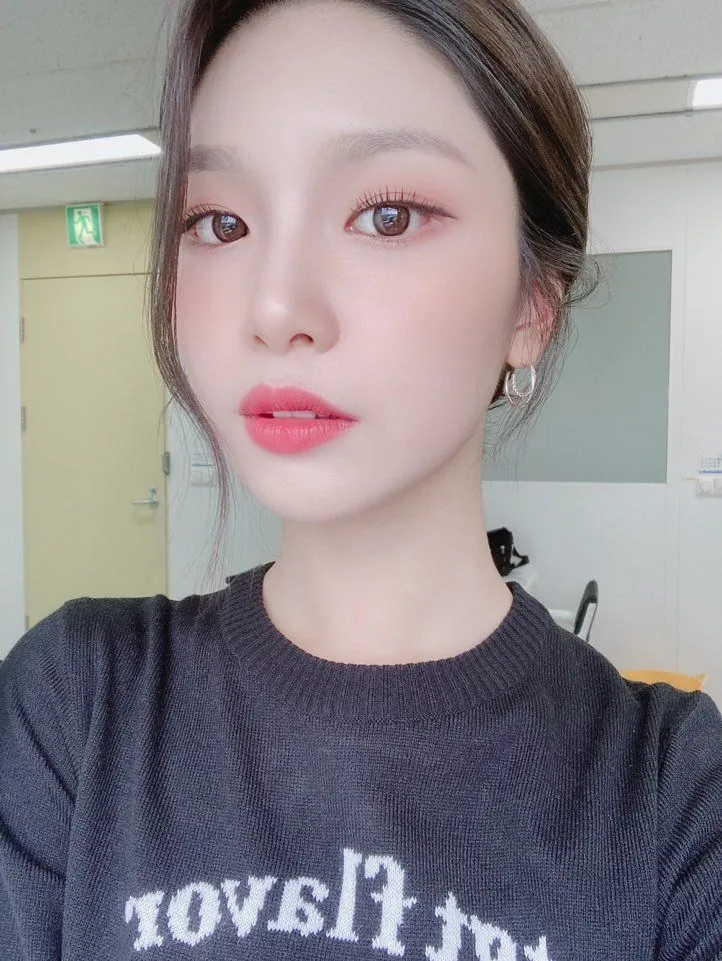 앨리스 벨라 연습실 복도 셀카