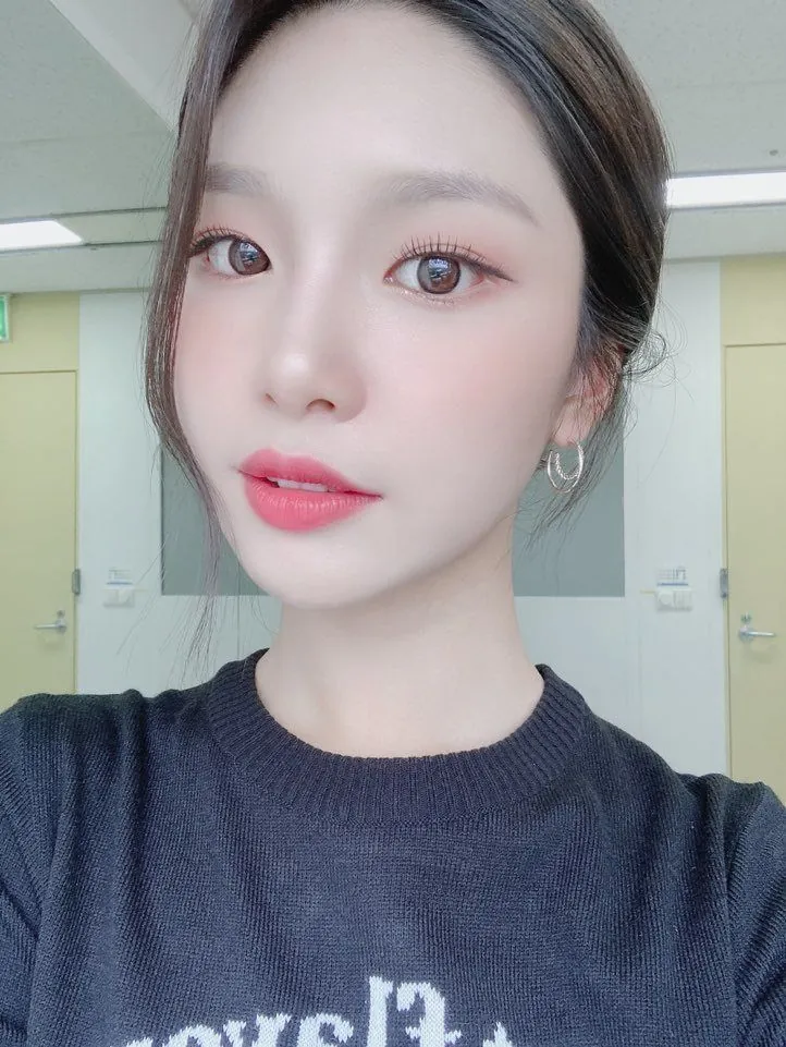 앨리스 벨라 연습실 복도 셀카