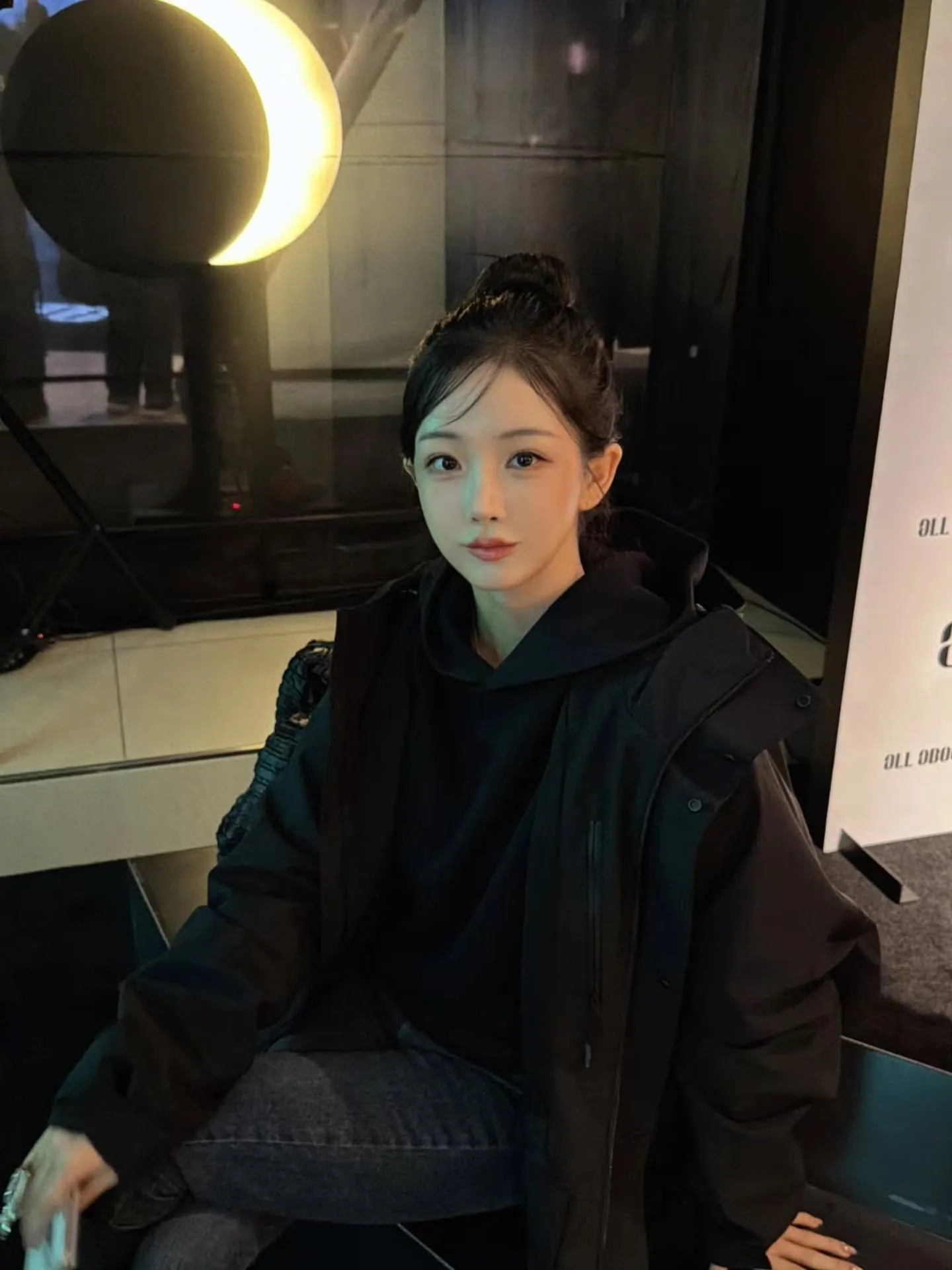 레인보우 조현영 SNS 전시장 나들이