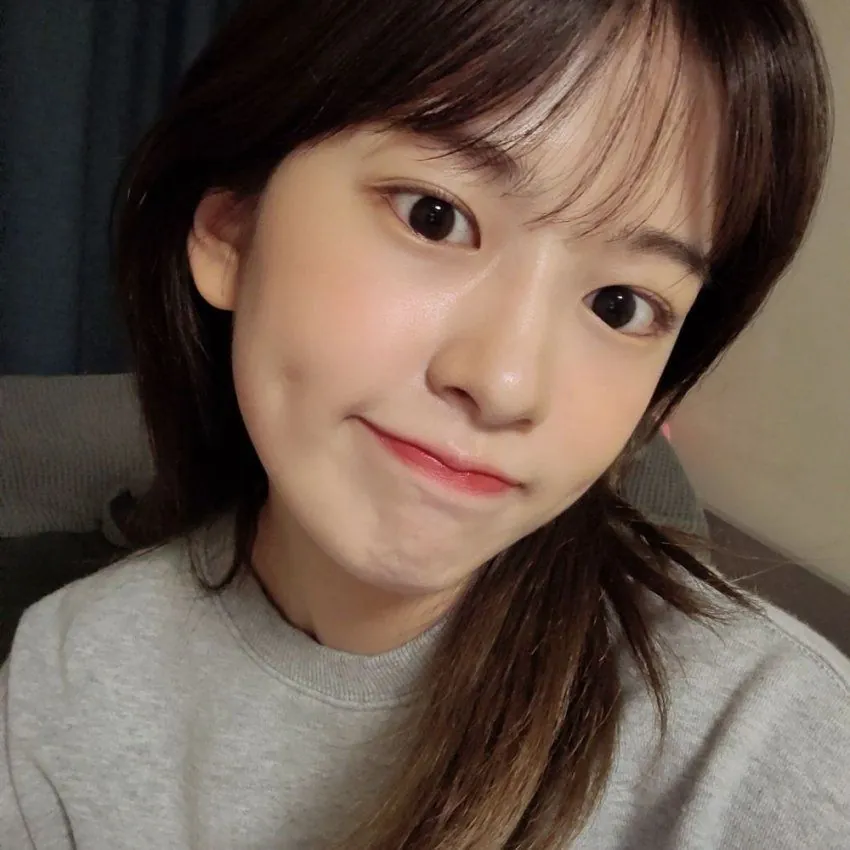 아이즈원 안유진 집에서 찍은 셀카