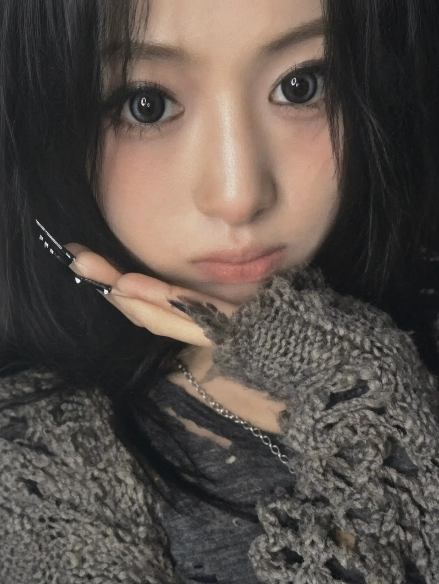 BABYMONSTER 아현 무대 위 하트 포즈