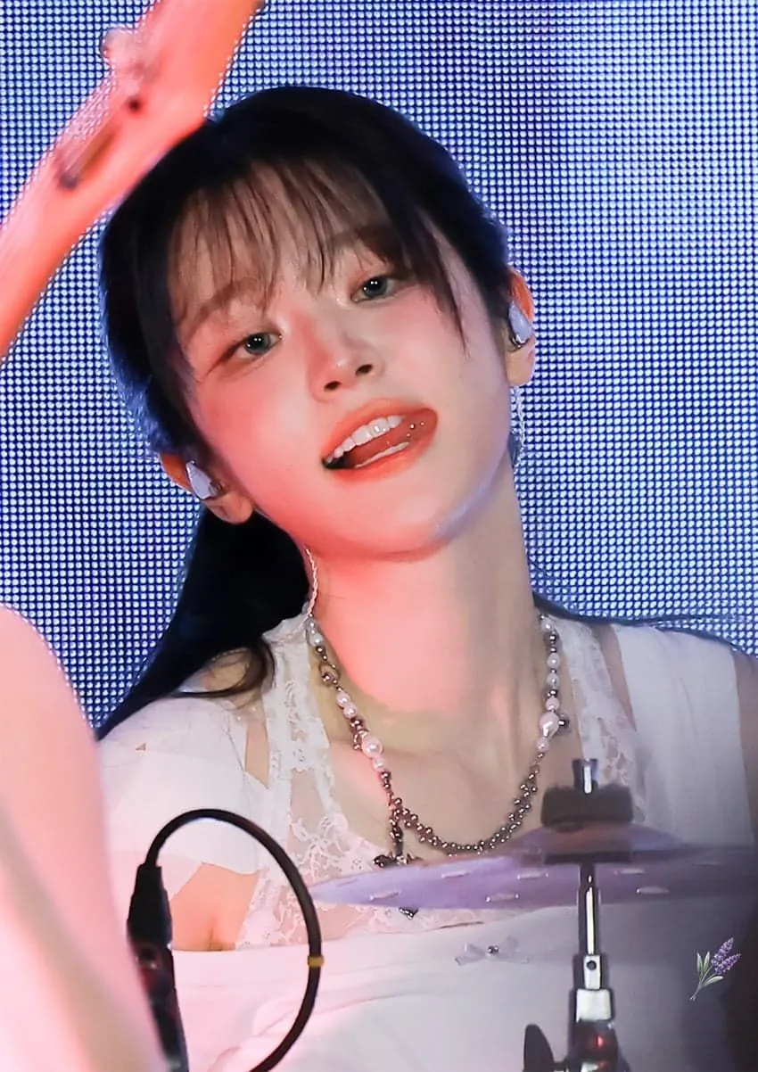 QWER 쵸단 드럼 앞 무대 직캠 컷