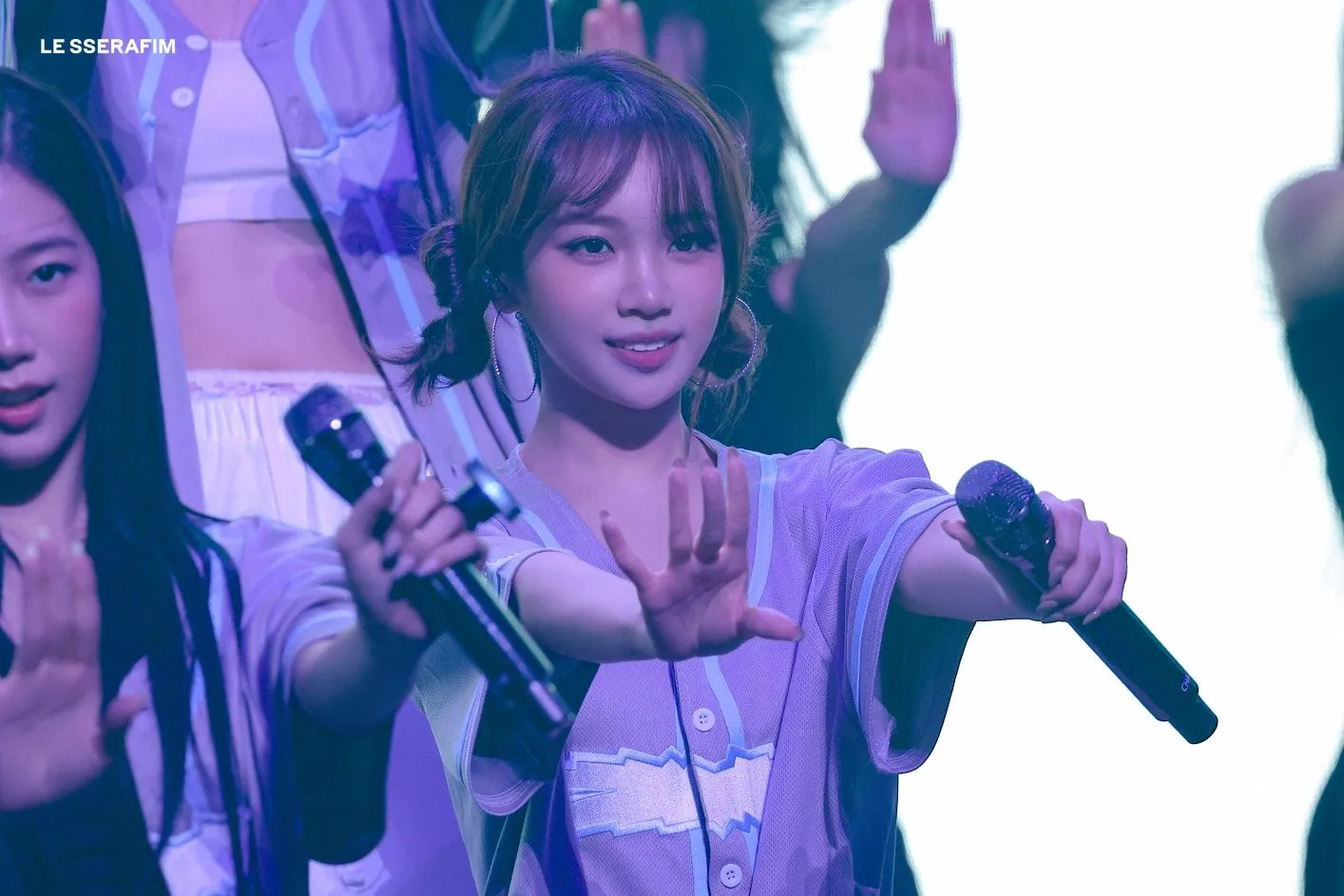 르세라핌 김채원 무대 위 한 컷