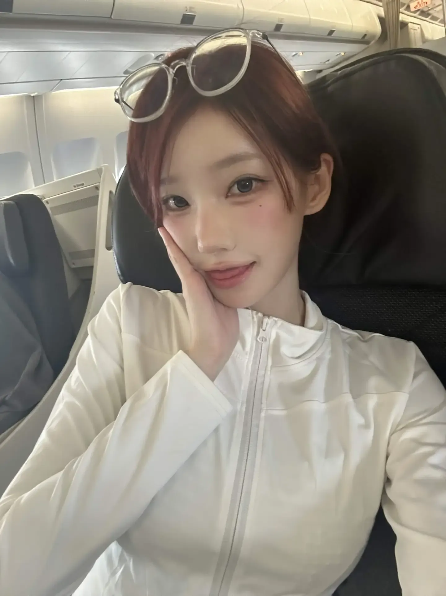 QWER 마젠타 야경 보이는 테라스에서